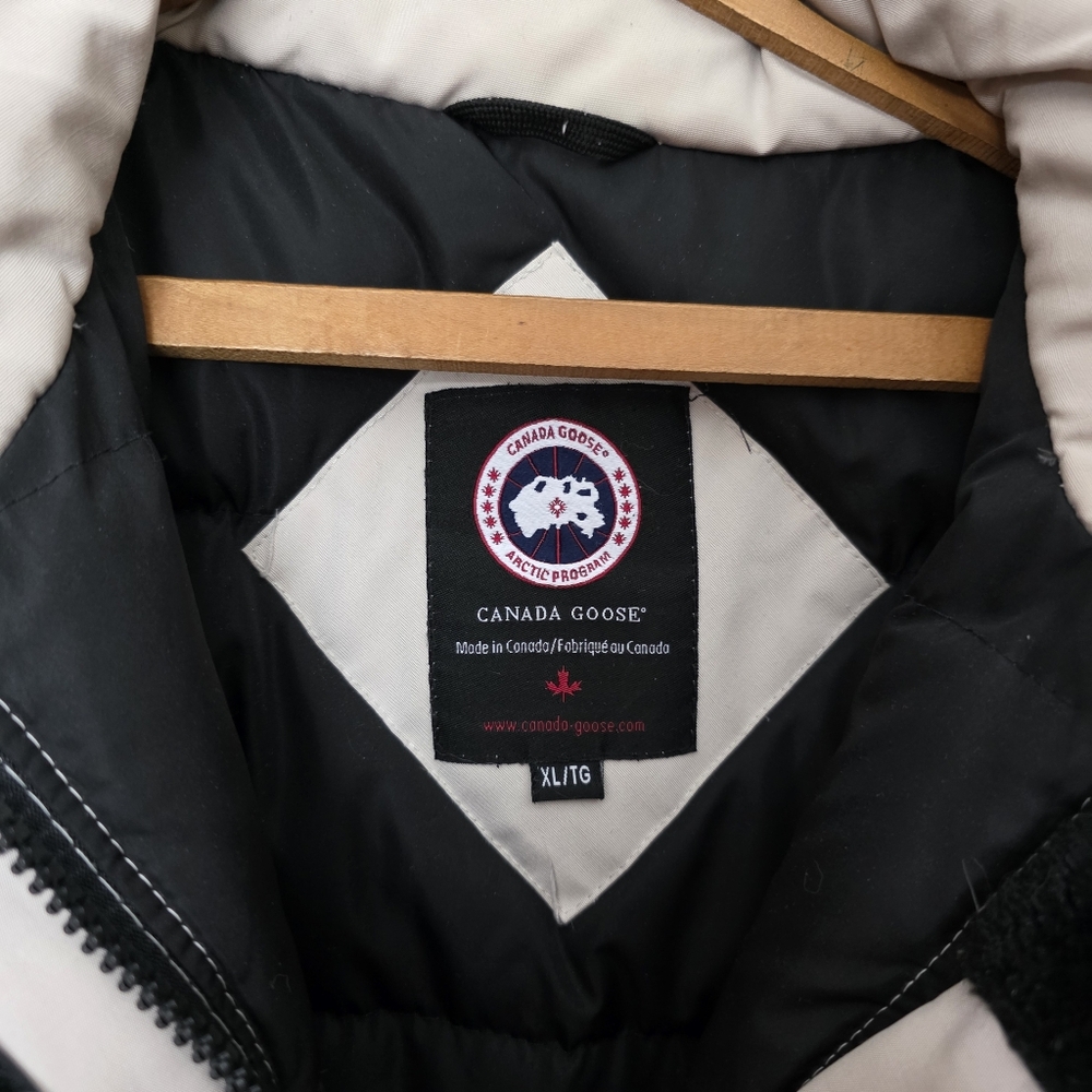 CANADA GOOSE | Cream Expedition Parka – Women’s XL - Picture 9 of 14